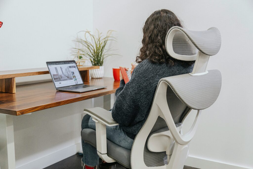effydesk zymtujfaz i unsplash